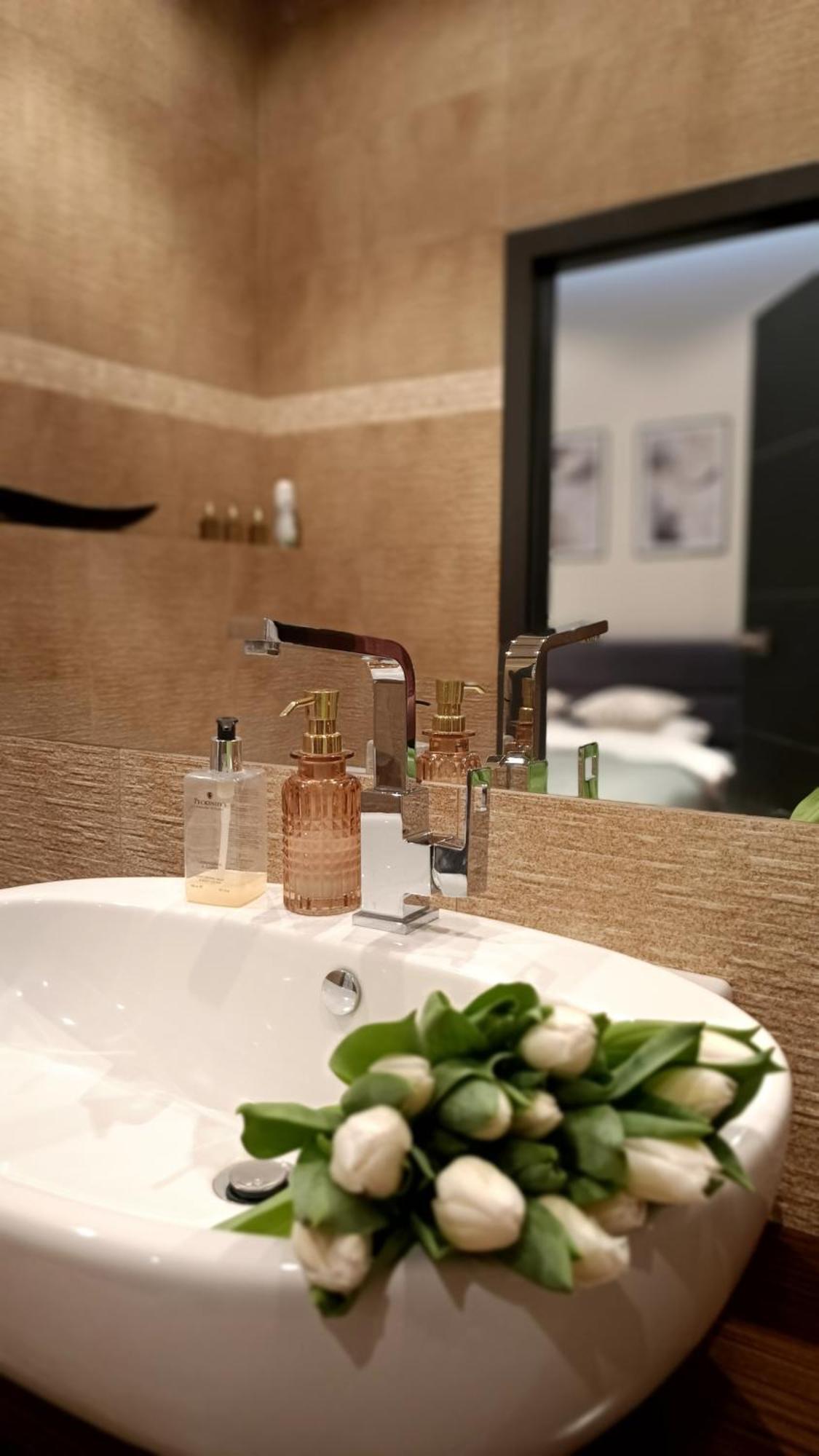 Luxury Room Well Located Czestochowa Bagian luar foto